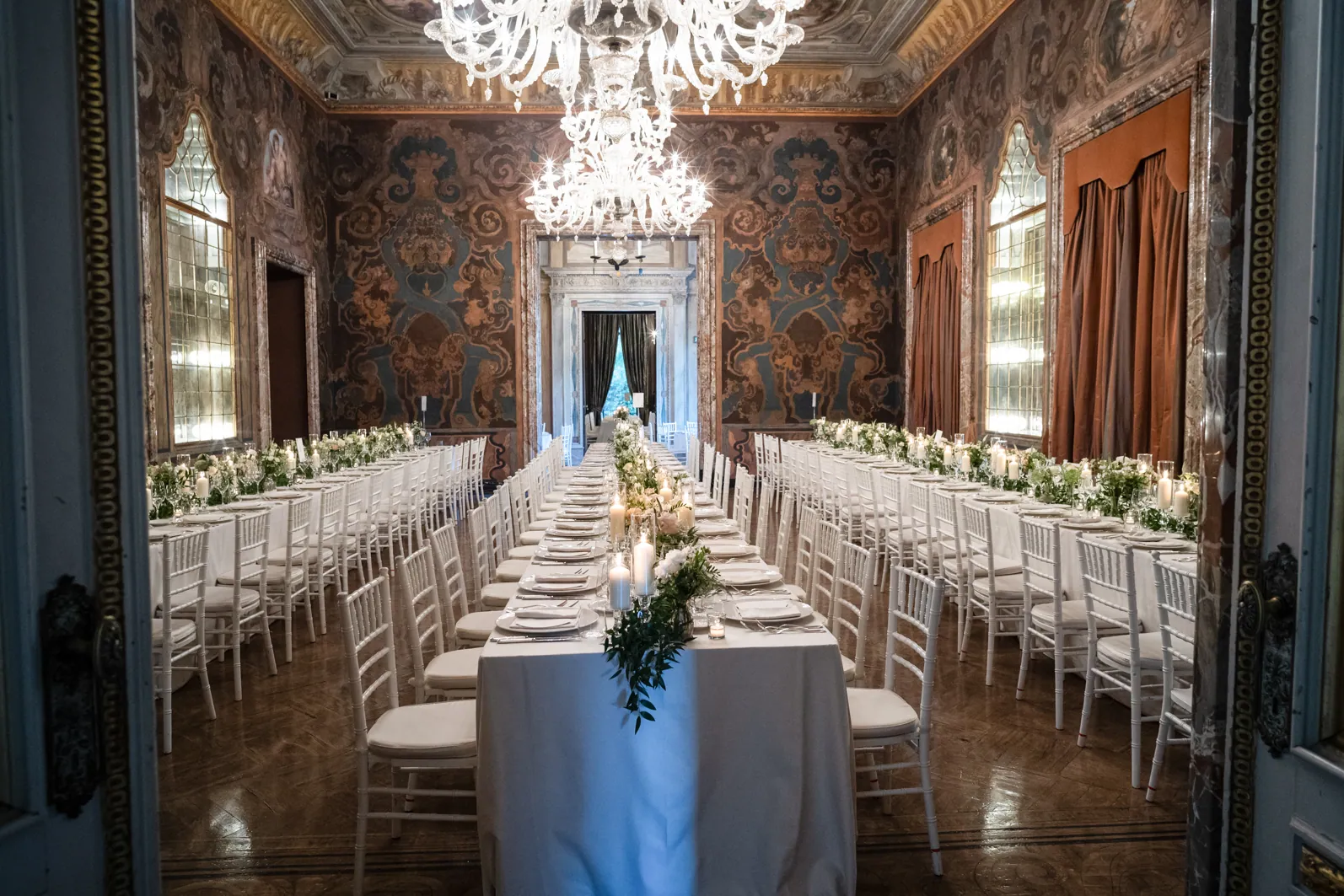 I tavoli imperiali nelle sale affrescate